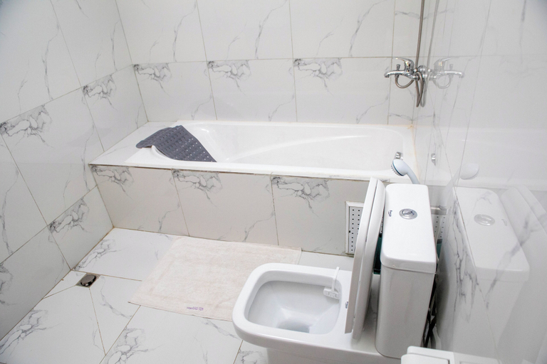 Bathroom 3, Hôtel Les Orchidées, Cotonou