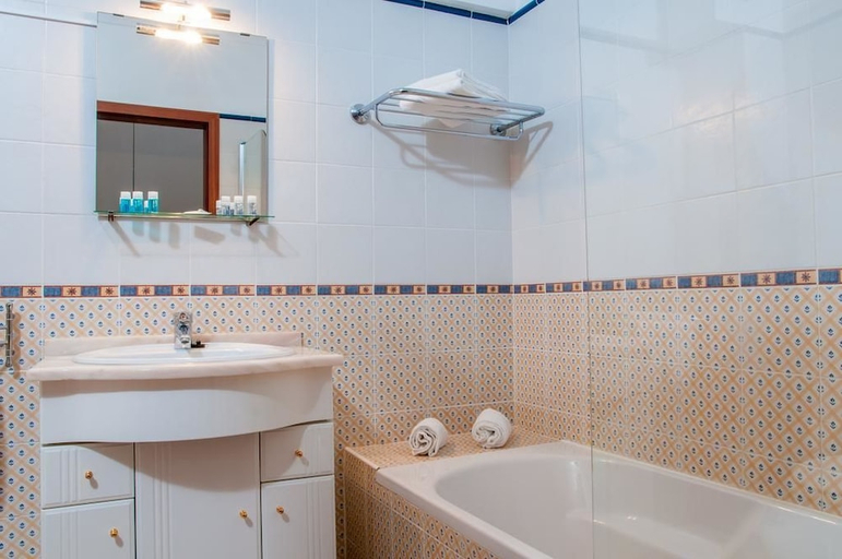 Bathroom 3, Estudios Salinas, Olhão