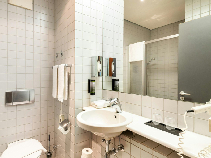 Bathroom 3, Plaza Hotel & Living Frankfurt, Frankfurt am Main