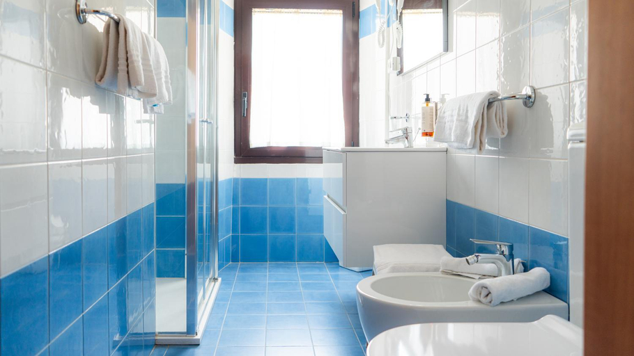 Bathroom, Hotel Vela d'Oro Dependence, Verona