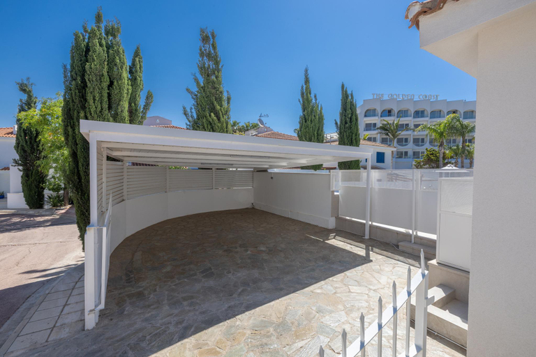 2, Luxury 3 bedroom villa, 100 meters from Protaras Marina