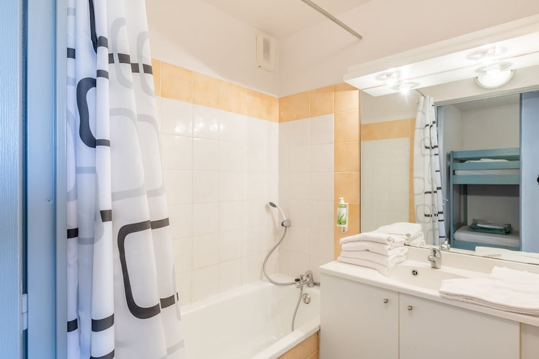 Bathroom 3, ResidHotel Mayflower, Gard
