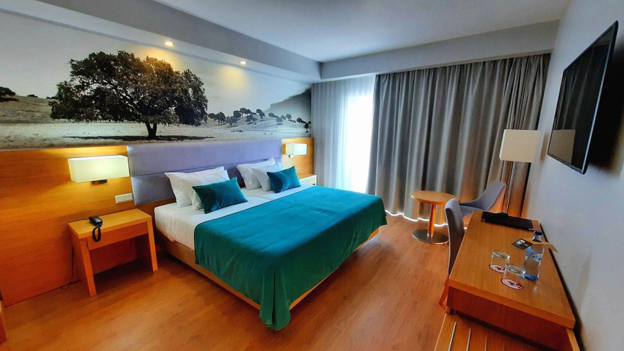 Bedroom 3, BejaParque Hotel, Beja