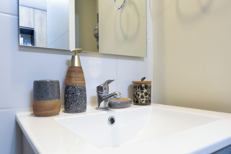 Bathroom 4, Irarrazaval 1970, Cordillera
