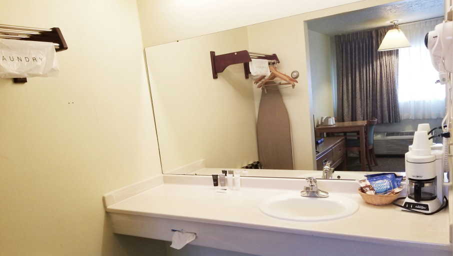 Bathroom 3, MAGNUSON HOTEL ELY, White Pine