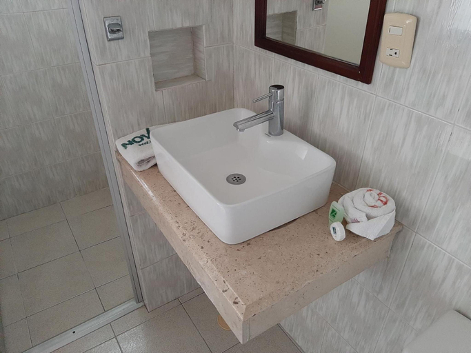 Bathroom 4, Novotel De Poza Rica, Tihuatlán