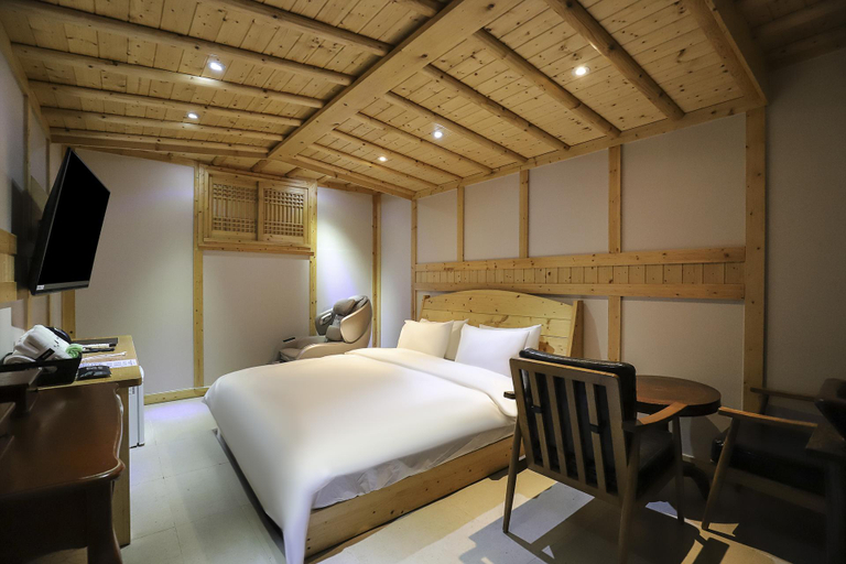 Bedroom 4, Jeungpyeong Buddy Buddy, Goesan
