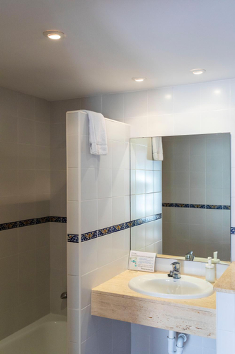 Bathroom, Hostal Cala Ratjada, Baleares