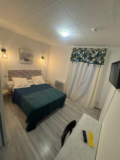 Bedroom, Hotel du Champs de Mars, Hérault