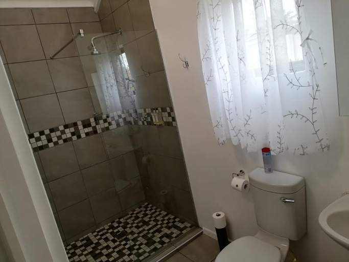 Bathroom 3, Zonnevanger Guesthouse, Cape Winelands