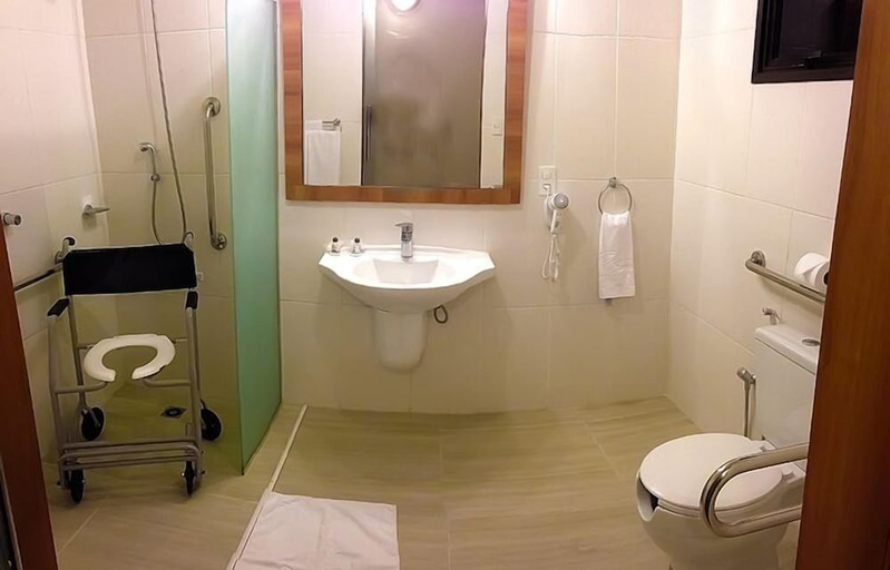 Bathroom 4, Gran Continental Hotel, Taubaté