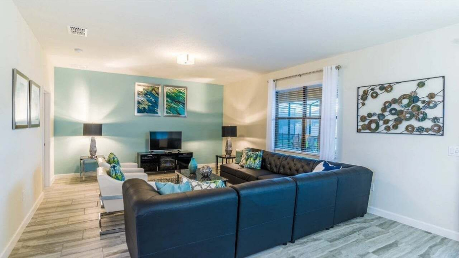 Living area 2, Comfy Vacation Home, Private Pool!, Osceola