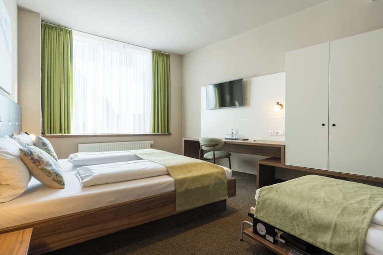 Bedroom 4, Joesepp´s Hotel am Schweizerberg, Memmingen