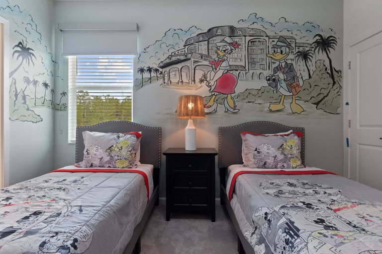Room 4, Stunning Modern Home!, Osceola
