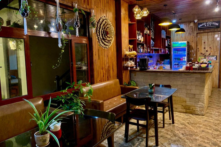 Food & Drinks 3, The Pineapple House, Hoa Lư