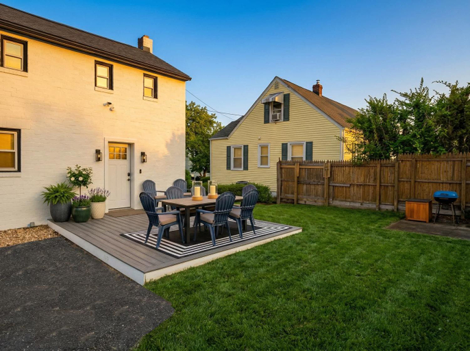 3, Sleek Modern Villa - Centrally Located, New Castle