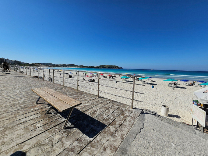 Beach 4, AP com 2 Suítes na Praia do Forte Malibu, Cabo Frio