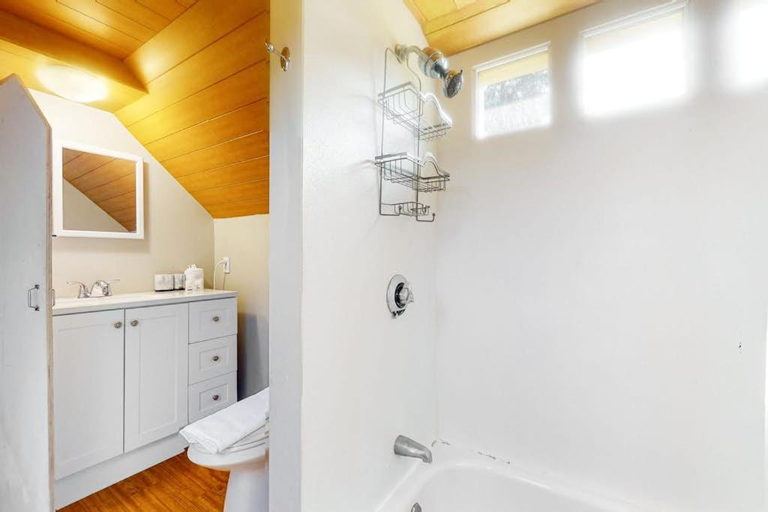 Bathroom 3, Black Cove Cottage, Essex