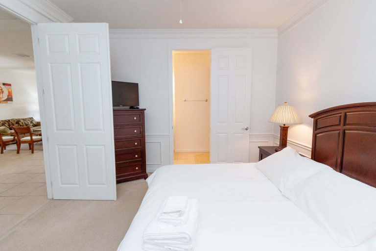 Room 5, Condo 5min-universal Spacious Condo Vc101, Orange