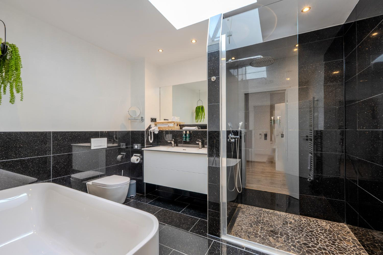 Bathroom 4, Vienna House by Wyndham Frankfurt South, Frankfurt am Main