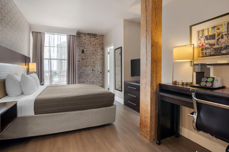 Bedroom 1, Best Western Plus St. Christopher Hotel, Orleans