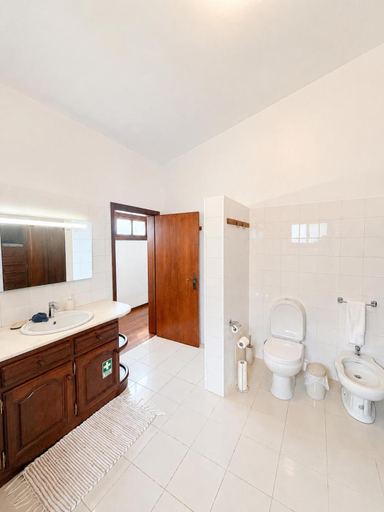 Bathroom, Dr. Cabral Barreto, Ponta do Sol