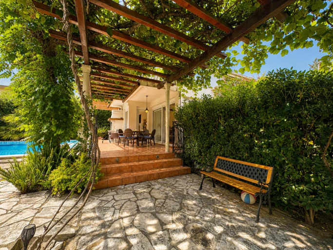 Garden 5, Villa Magnetic