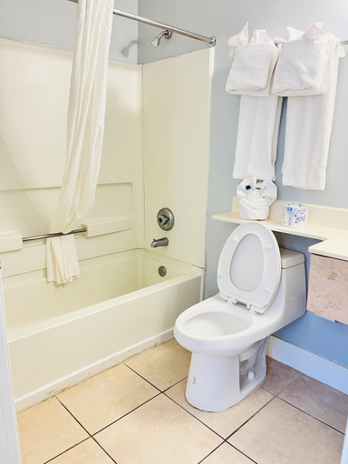 Bathroom 3, Suburban Studios Airport, Hillsborough