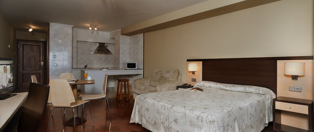 Others 3, APARTAMENTOS ATTICA 21 PORTAZGO, A Coruña