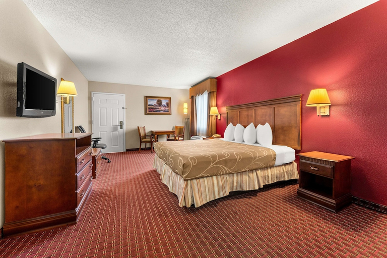 Bedroom 2, Americas Best Value Inn Montezuma, Macon
