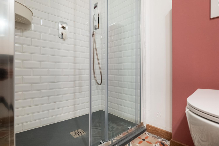 Bathroom 2, Piolet Panoramic Apartments, Aosta