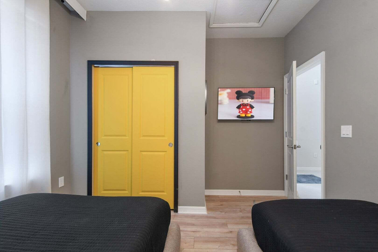 Room 4, Fun & Elegant w Pool, Cinema & Game Room, Polk