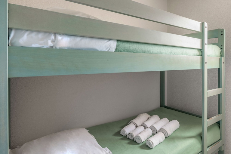 Bedroom 2, ResidHotel Mayflower, Gard