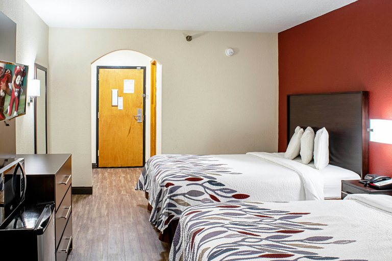 Bedroom 3, Red Roof Inn & Suites Middletown - Franklin, Warren