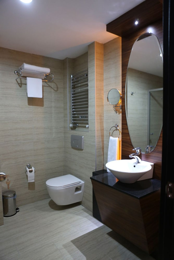 Bathroom 5, Madame Tadia Hotel, Merkez