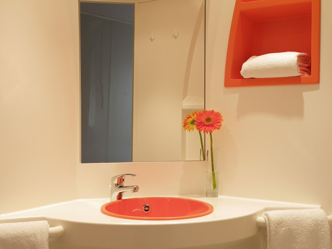 Bathroom 4, Herculano Porto Stays, Porto