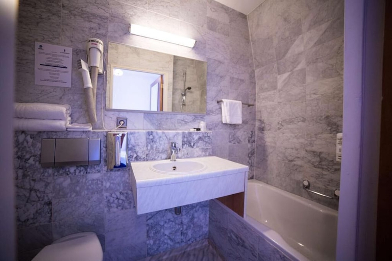 Bathroom 3, Fletcher Hotel-Restaurant De Korenbeurs, Drimmelen