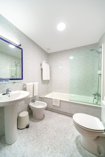 Bathroom 4, Hotel El Puente, Pontevedra