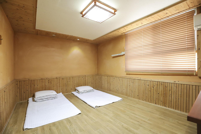 Bedroom 4, Jeungpyeong Buddy Buddy, Goesan