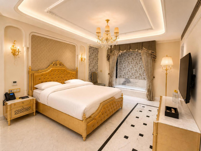 Bed, The Empire Palace , New Delhi, Delhi