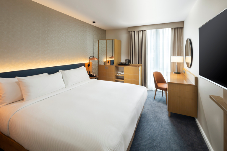 Bedroom 2, Hilton Garden Inn Birmingham Brindleyplace, Birmingham