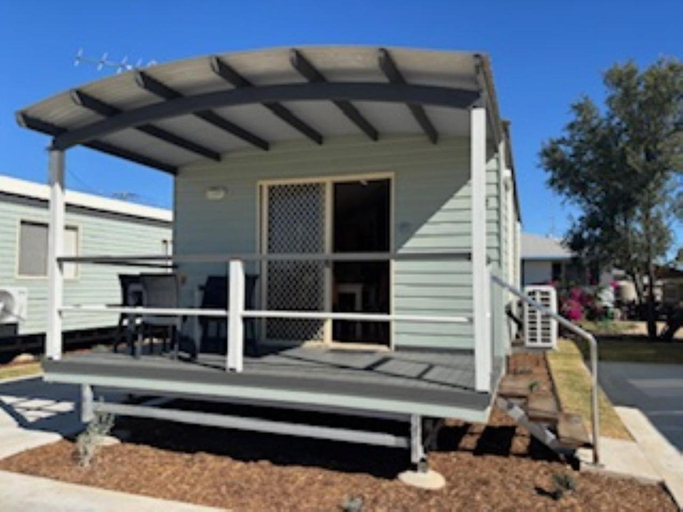 Exterior view 5, Longreach Starlight Cabins - Boutique Outback Accommodation, Longreach