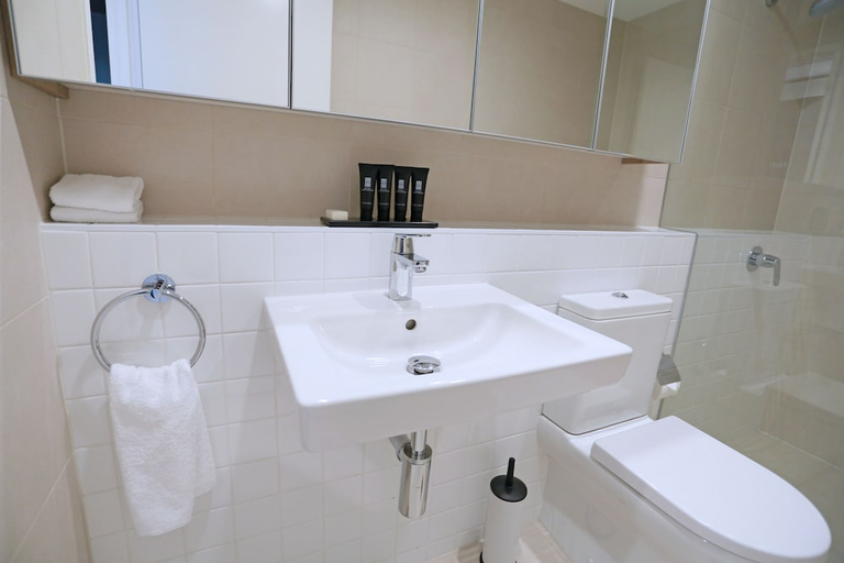 Bathroom 5, Alex Perry Hotel & Apartments, Newstead