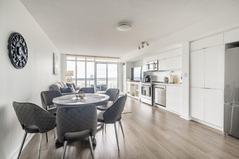 Room 4, Toronto. 21 Iceboat 19 Floor, Toronto