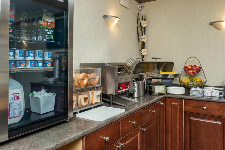 Food & Drinks 5, Quality Inn & Suites Vernon, North Okanagan