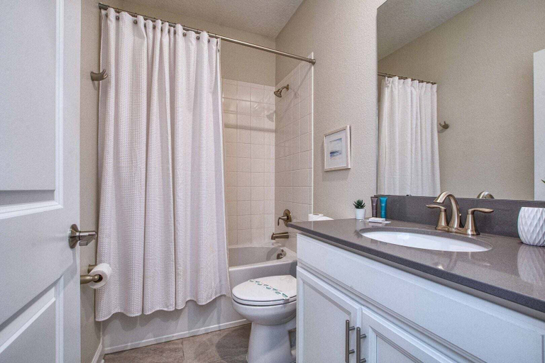 Bathroom 2, Fancy Family Home 10min-disney Private Pool 108, Osceola