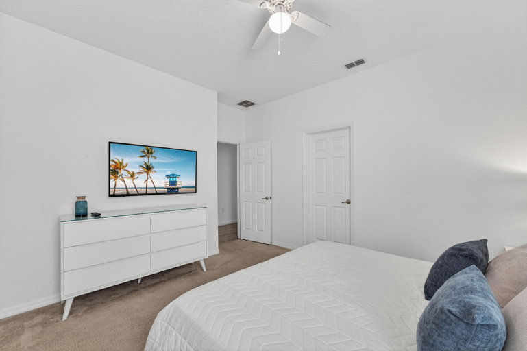 Room 5, Twilight Haven Sleeps 39!, Polk
