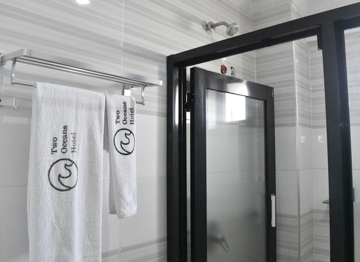 Bathroom 4, Two Oceans Hotel-Voi, Voi