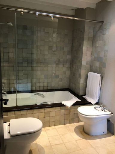 Bathroom 5, Hotel Castell d'Emporda, Girona