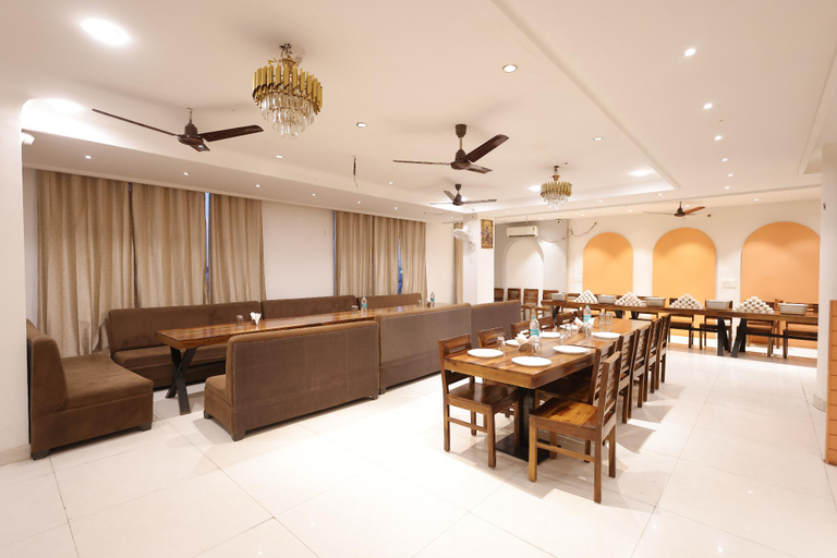 Food & Drinks 4, Hotel Royal Vilas, Bharatpur